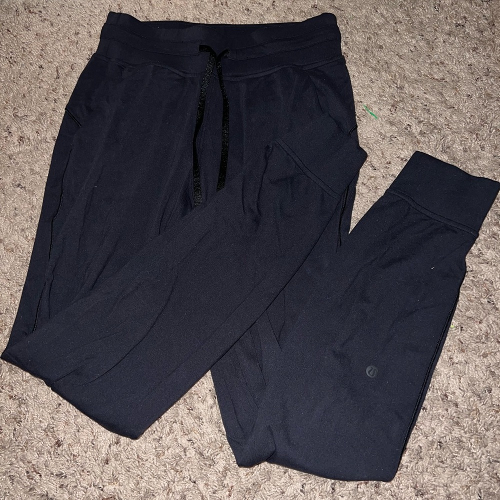 Lululemon joggers size 4